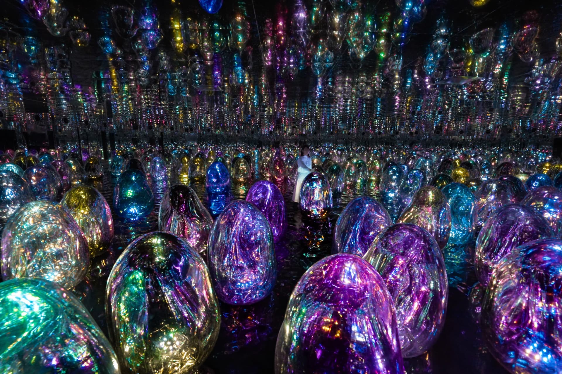 Colorful teamLab Phenomena exhibit in Abu Dhabi
