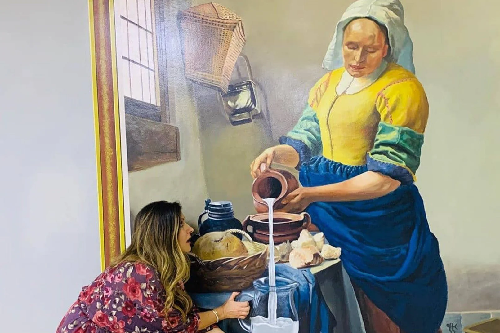 Creative woman enjoying Dubai 3D World Museum