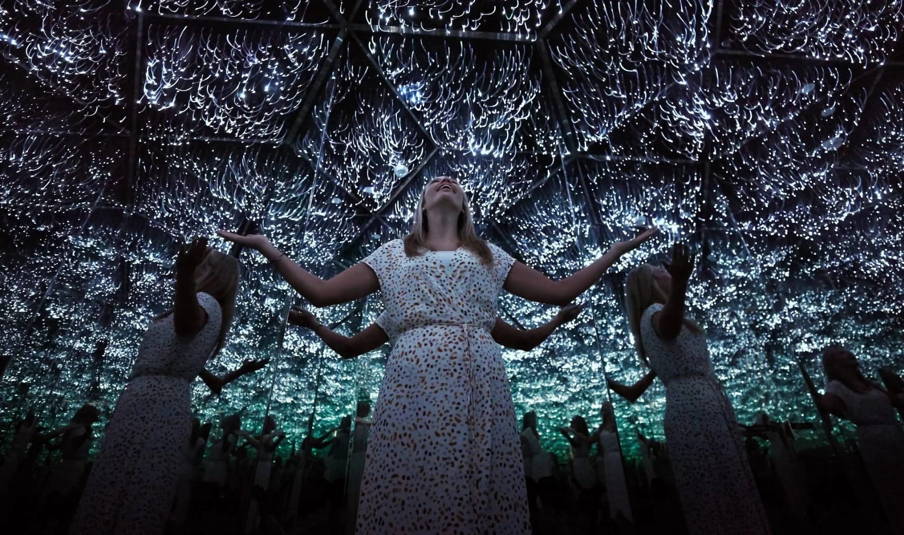 Infinity Room at Museum of Illusions, Dubai