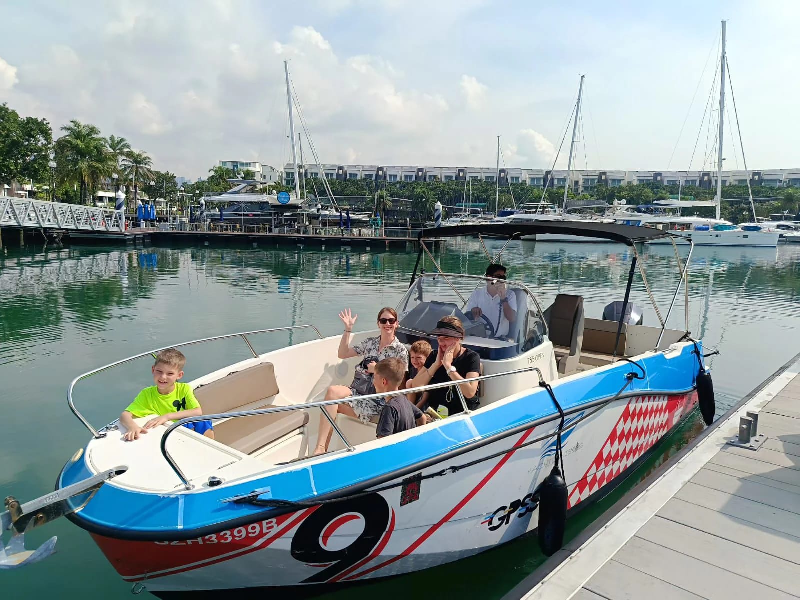 Speedboat tour of Singapore's Southern Islands