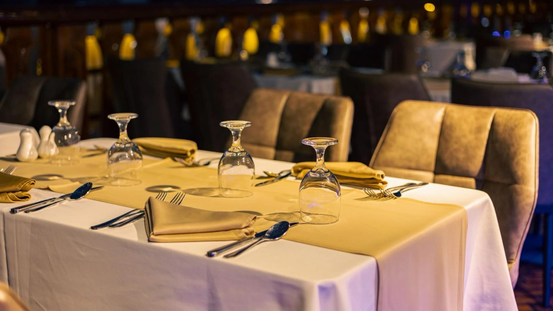 Alexandra Dhow dinner cruise in Dubai at night