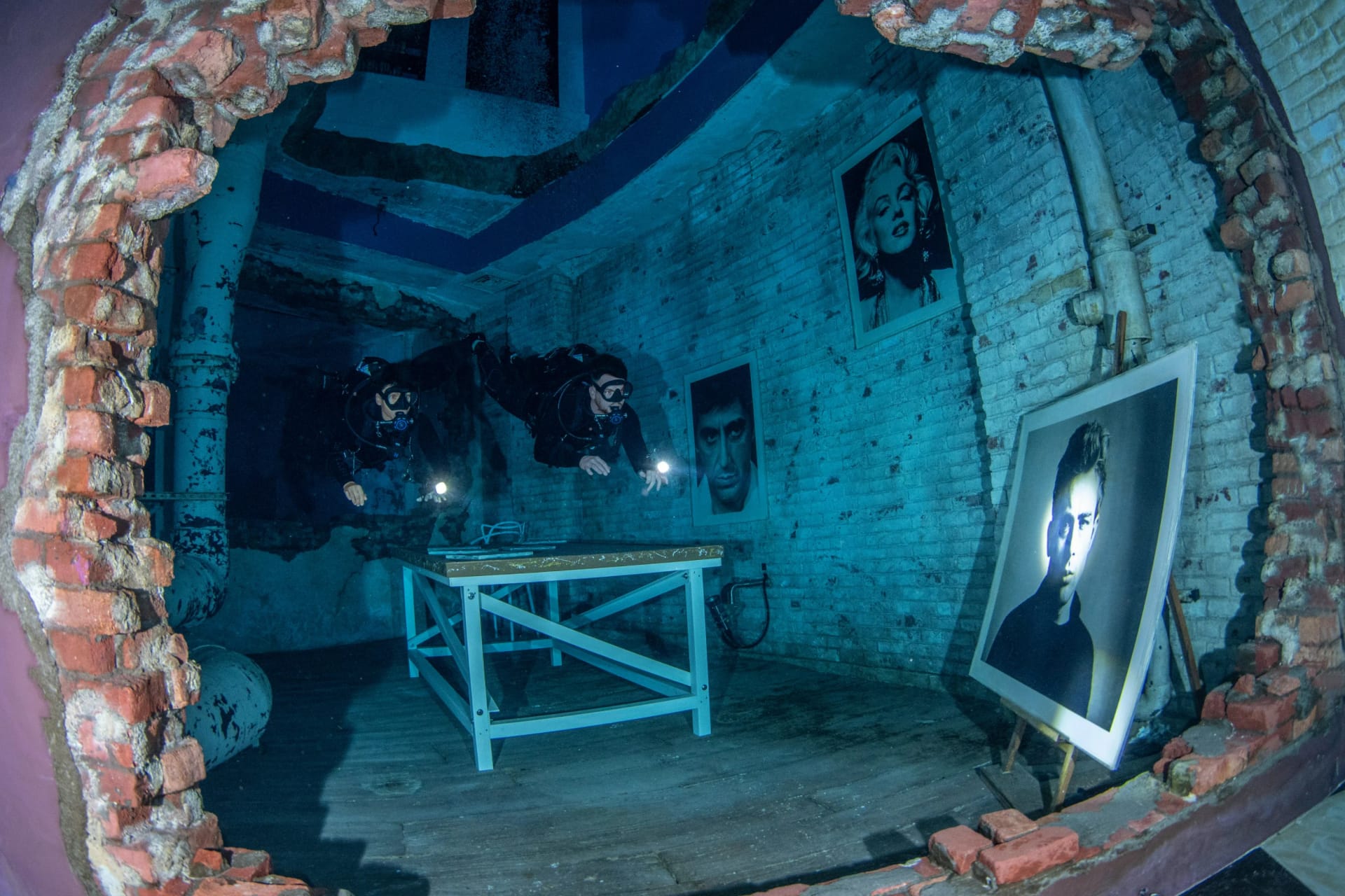 Diving in the world's deepest pool in Dubai