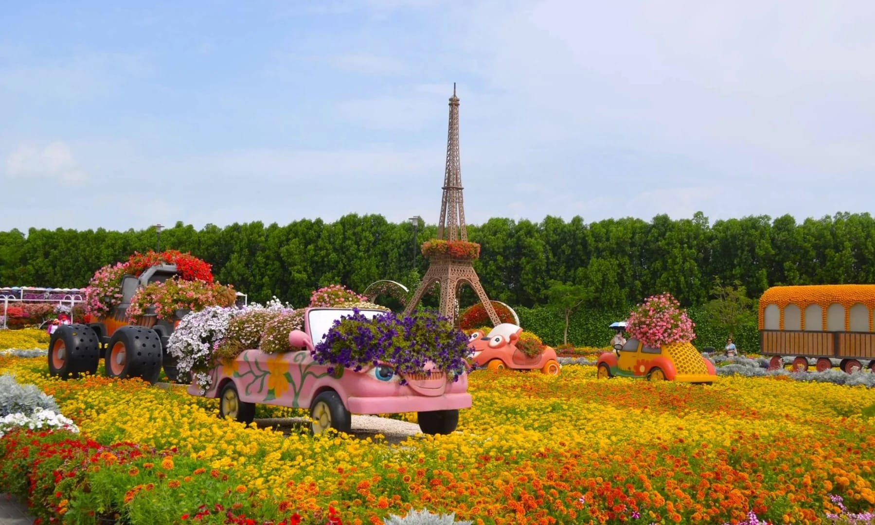 colorful car-shaped flower sculpture in Dubai Miracle Garden