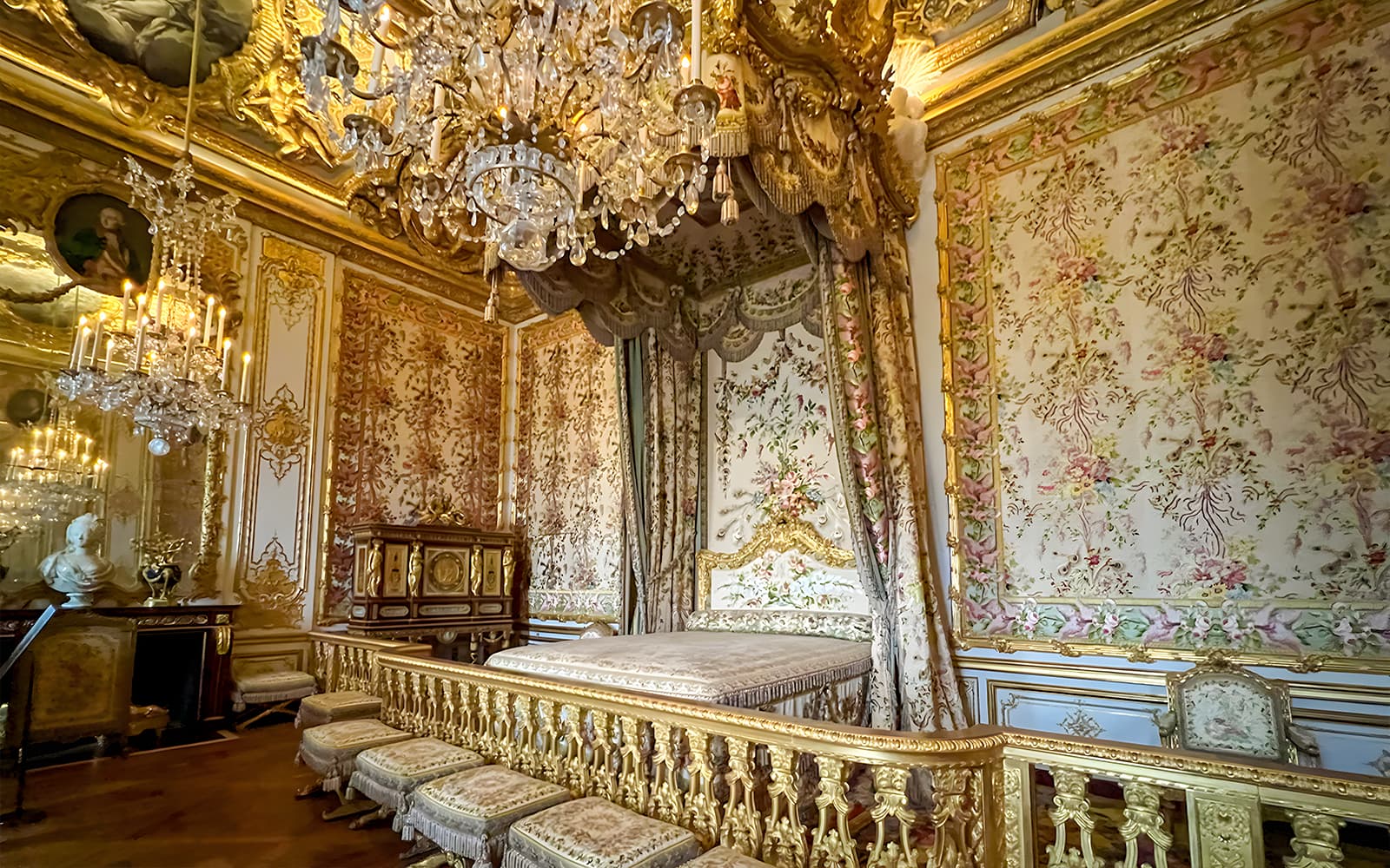 Versailles: Palace Guided Tour with Skip the-Line Tickets in Paris - Highlights | TickYourList