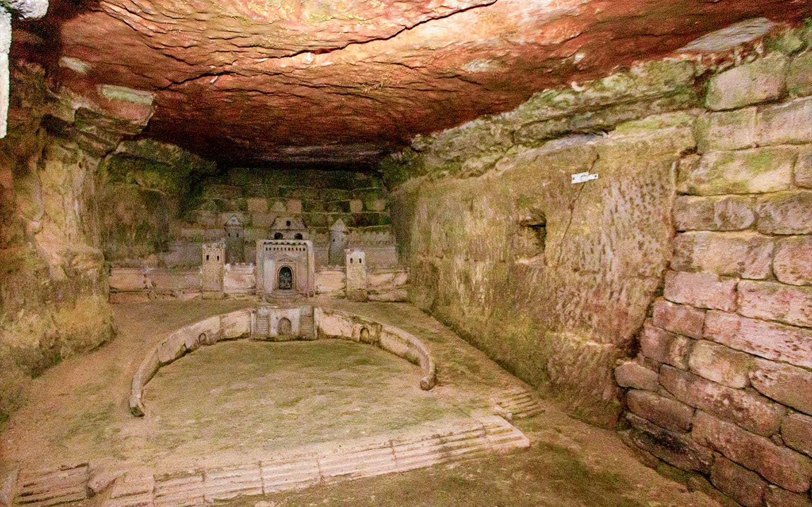 8df184c1db6e9543a89c894763170a8b-10307-Paris-CatacombsSmallGroupGuidedTourwithSpecialAccess-1.jpg