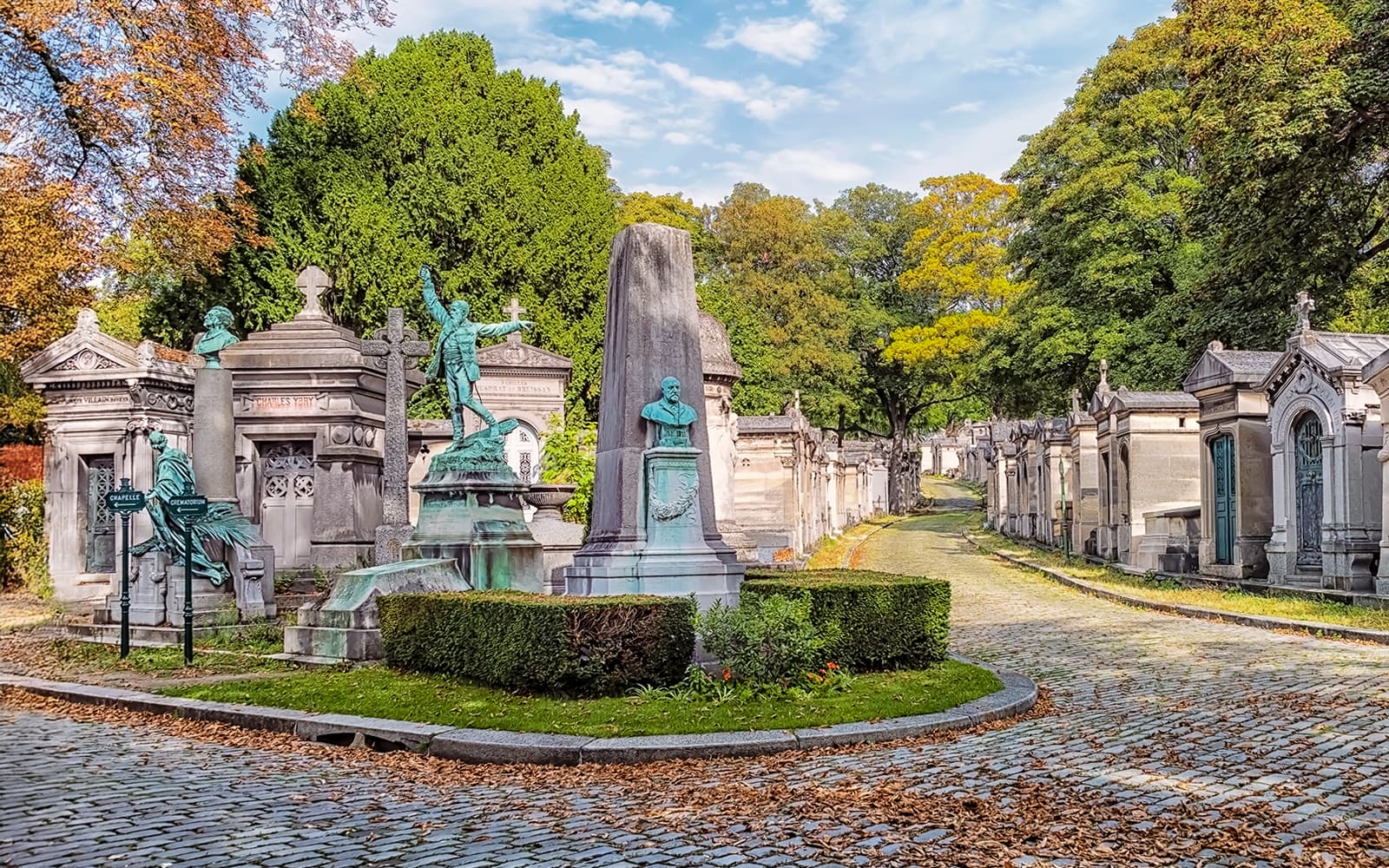 Guided Tour of Père Lachaise Cemetery’s Famous Graves