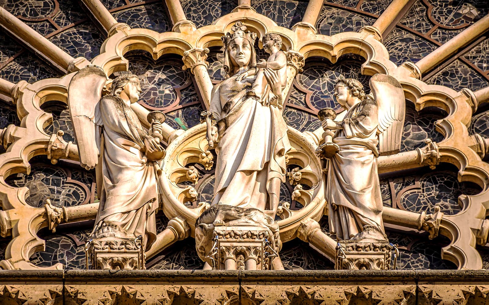 Notre-Dame Exterior Guided Tour with Reserved Entry