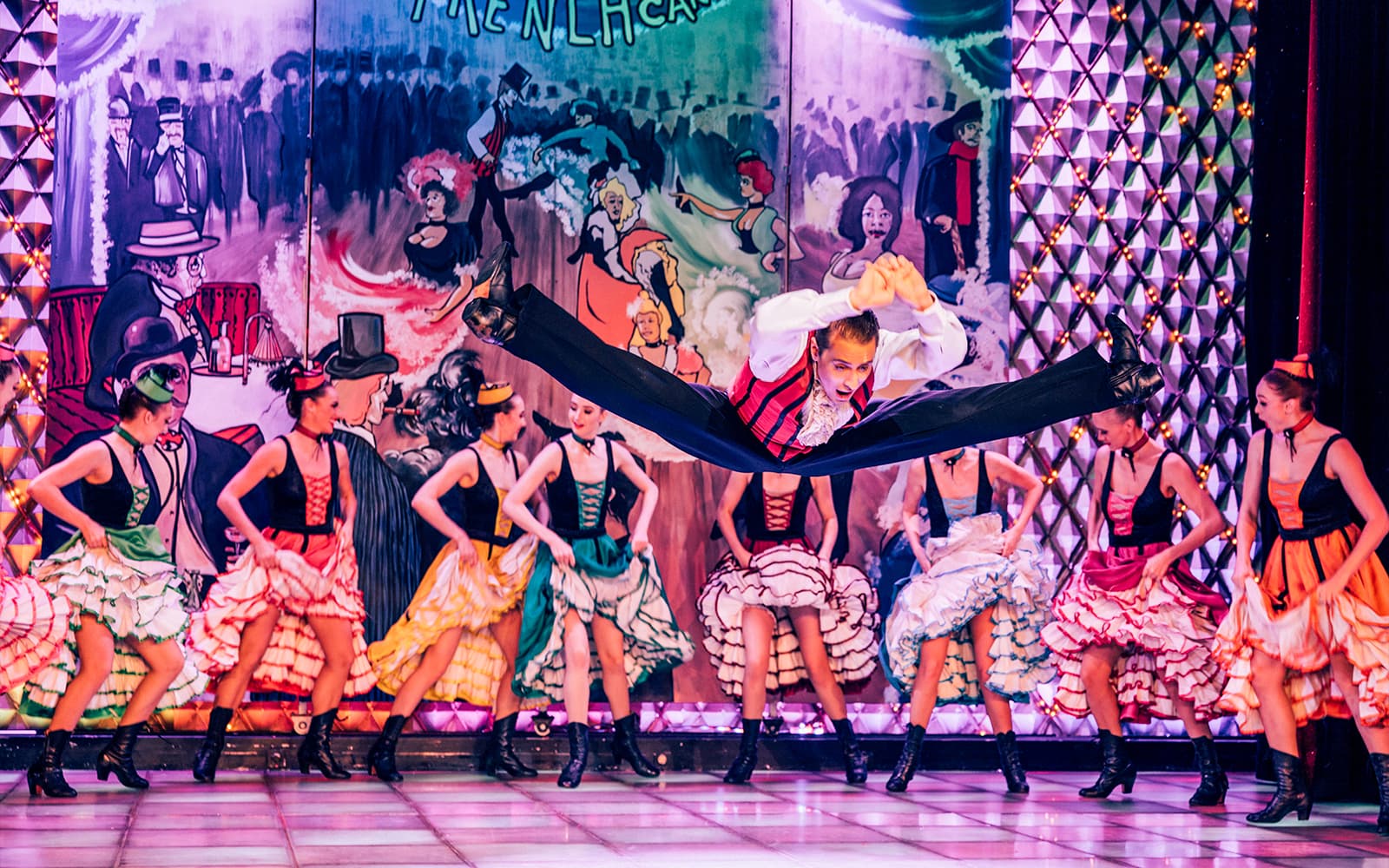 La Nouvelle Eve Cabaret Show with Champagne