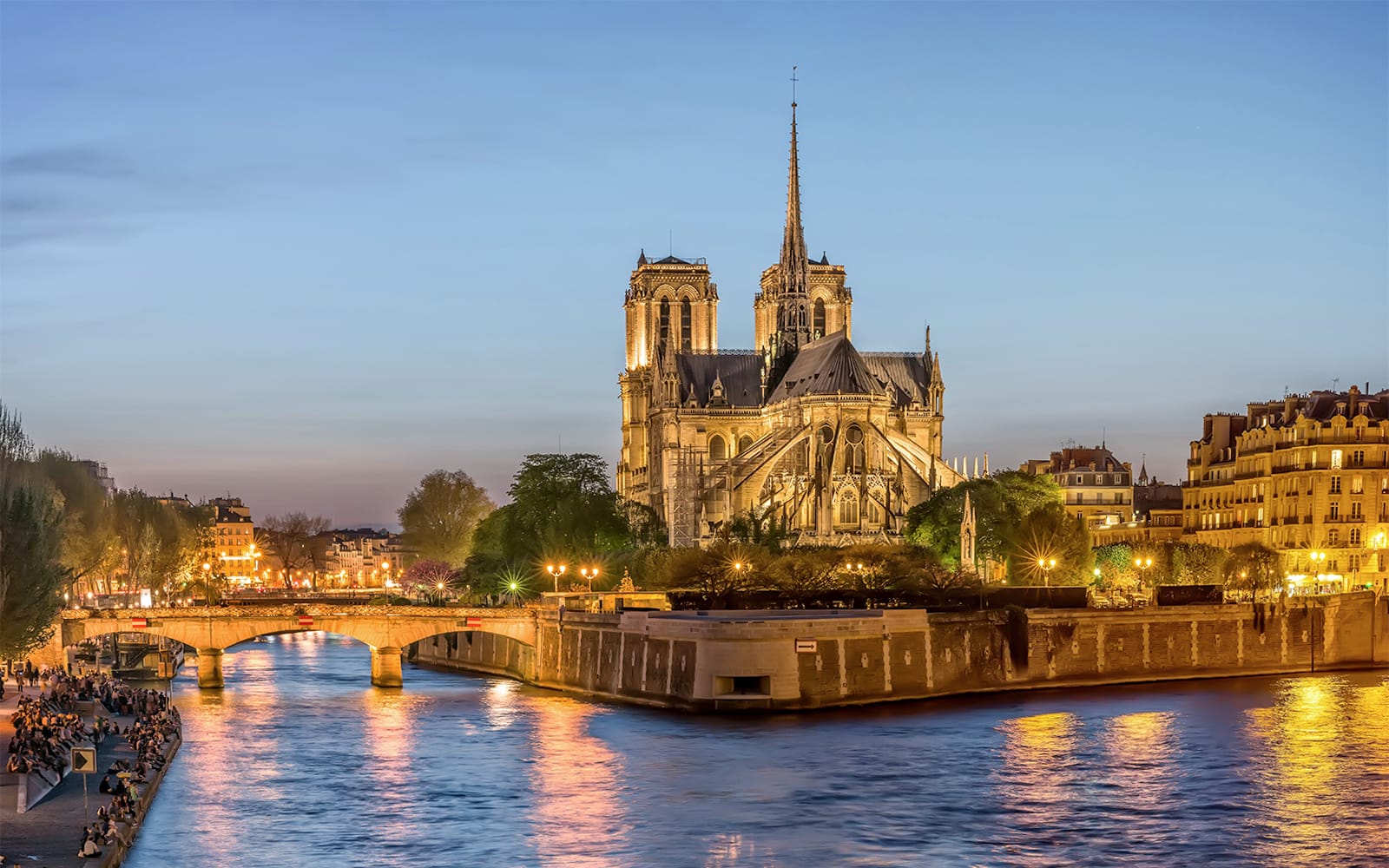 74a48d43bb23aa50b9079728e73447f2-NotreDameatNight.jpg