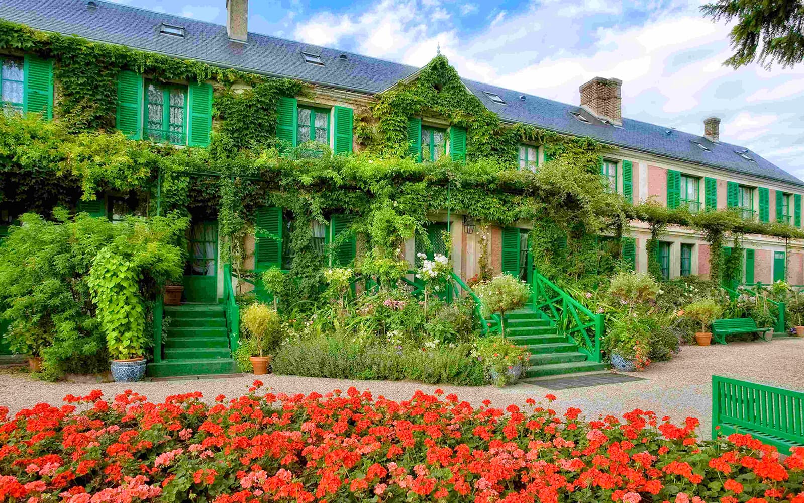 From Paris: Palace of Versailles & Giverny Gardens Guided Tour tickets in Paris - Features | TickYourList