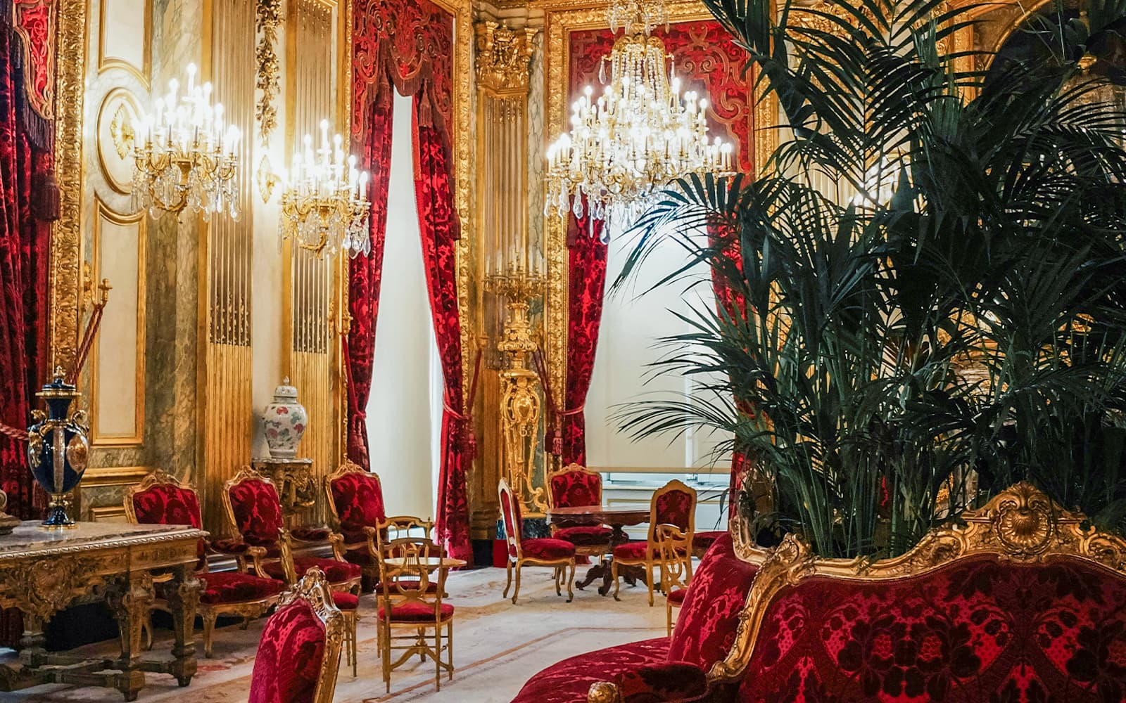 Guided Tour of the King's Private Apartments with Palace of Versailles Skip-the-Line Tickets