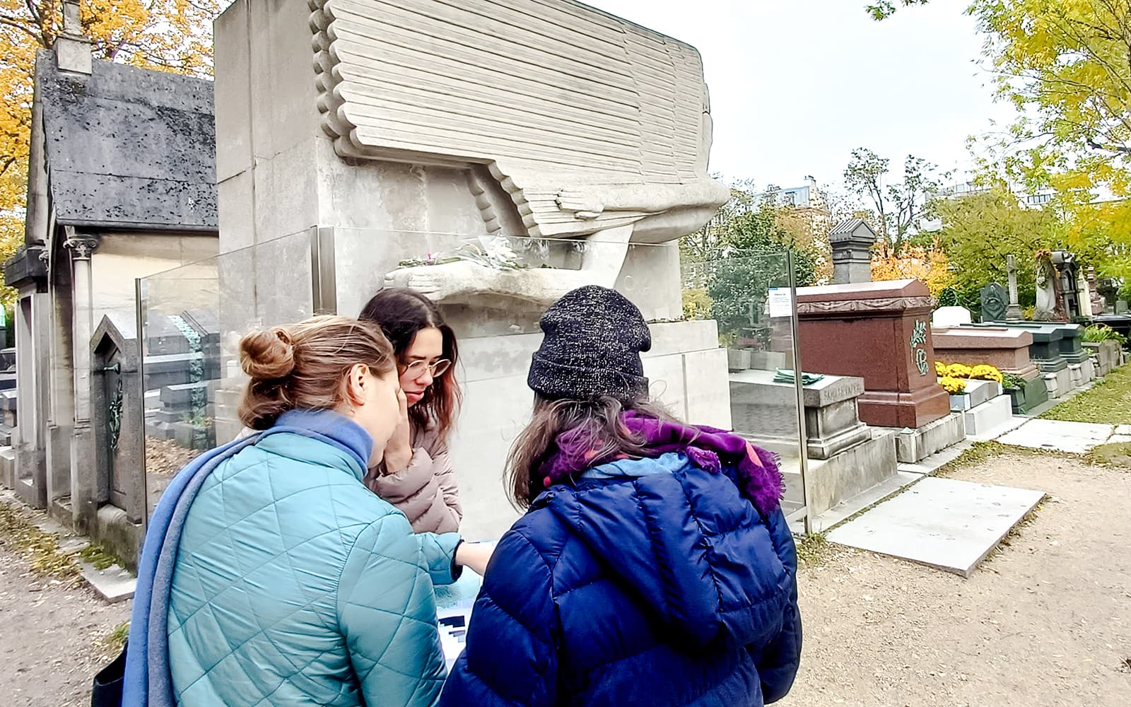 Pere Lachaise Cemetery Escape Game: Who Killed Victor?
