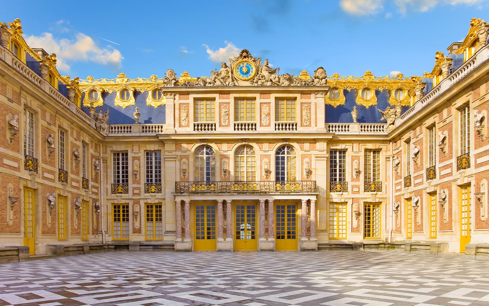 From Paris: Palace of Versailles Tickets & English Tour with Bus Transfers