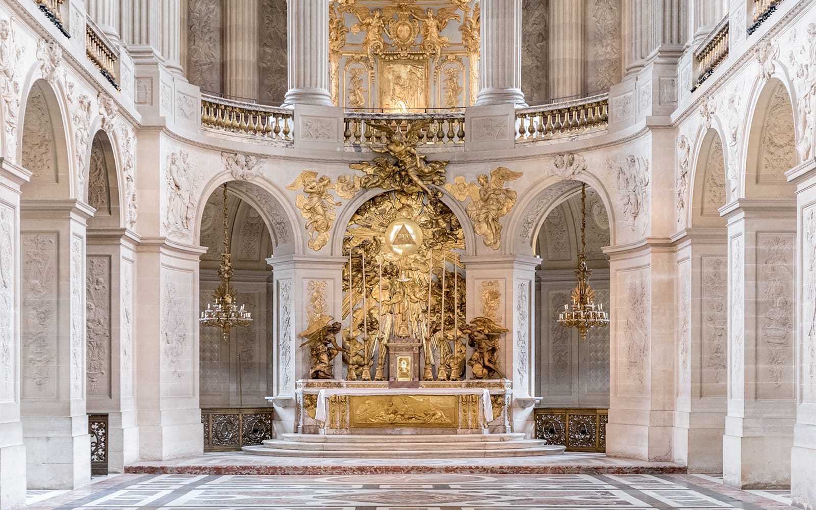 de2d3ae9d09c6e2f1711bbfb2466bc24-ChapelintheVersaillesPalace.jpg