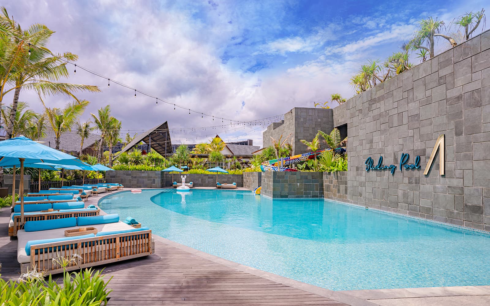Atlas Beach Club With Daybed for up to 6 People