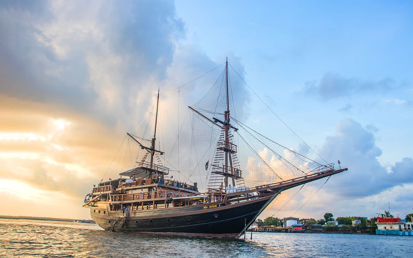 Pirate Dinner Cruise in Bali