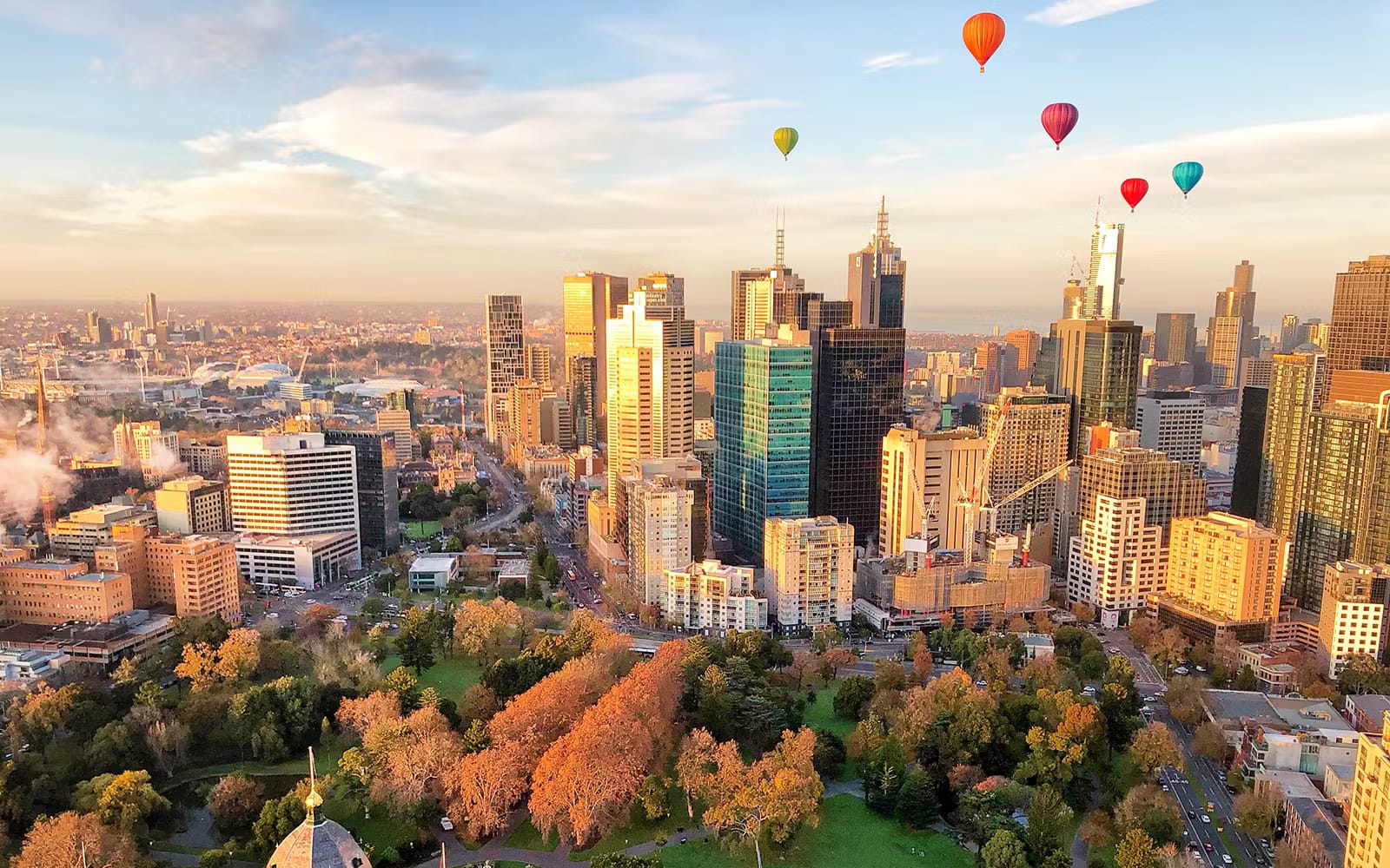 0bb0bf560c4f23d94554be9a539a8f5d-SunriseHotAirBalloonFlightOverMelbourne4.avif