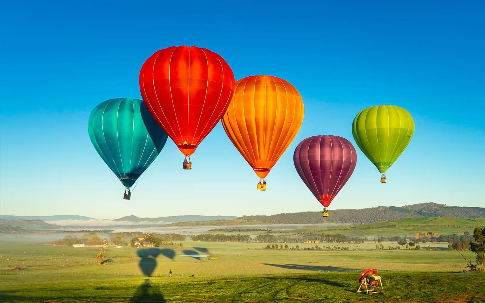 98085dc802d5b47572314363f0bdf99d-SunriseHotAirBalloonFlightOvertheYarraValley7.avif