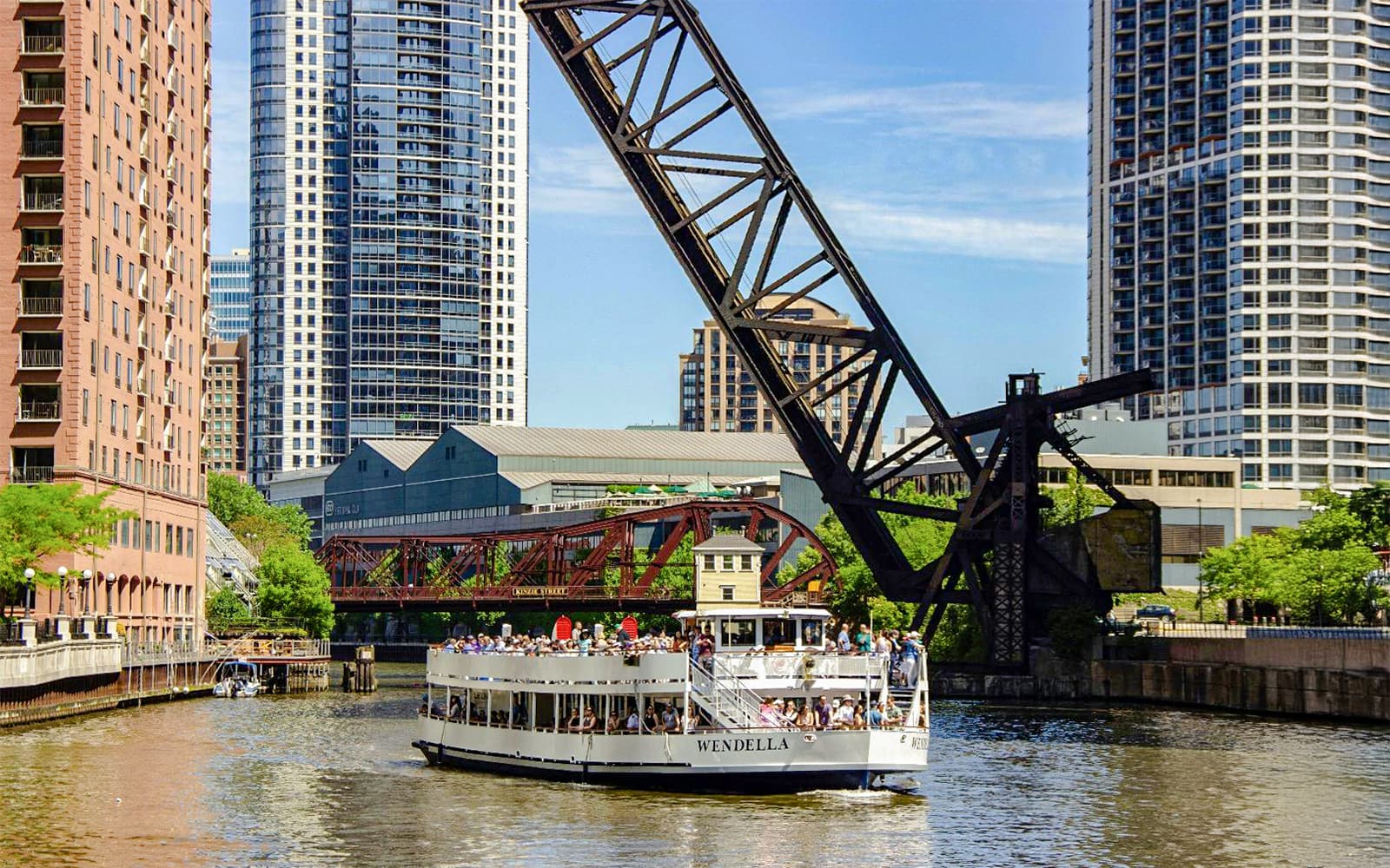 90-min Chicago River and Lake Michigan Architecture Cruise
