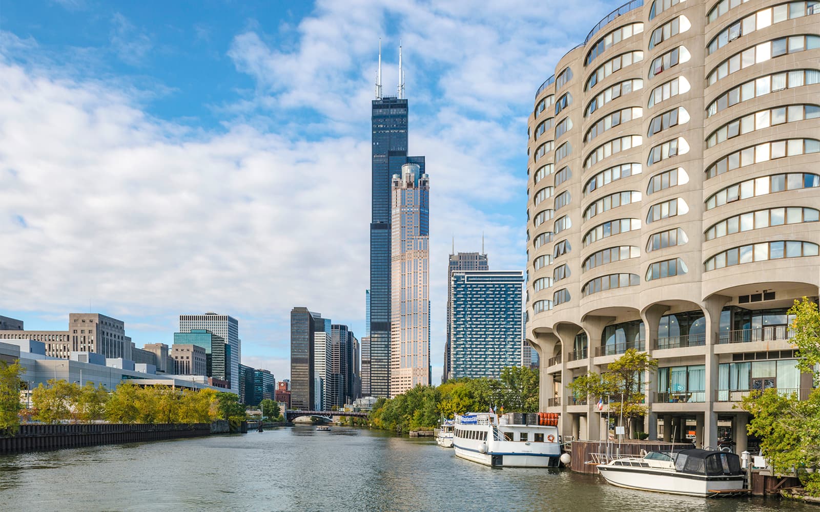 90-min Chicago River and Lake Michigan Architecture Cruise tickets in Chicago - Features | TickYourList