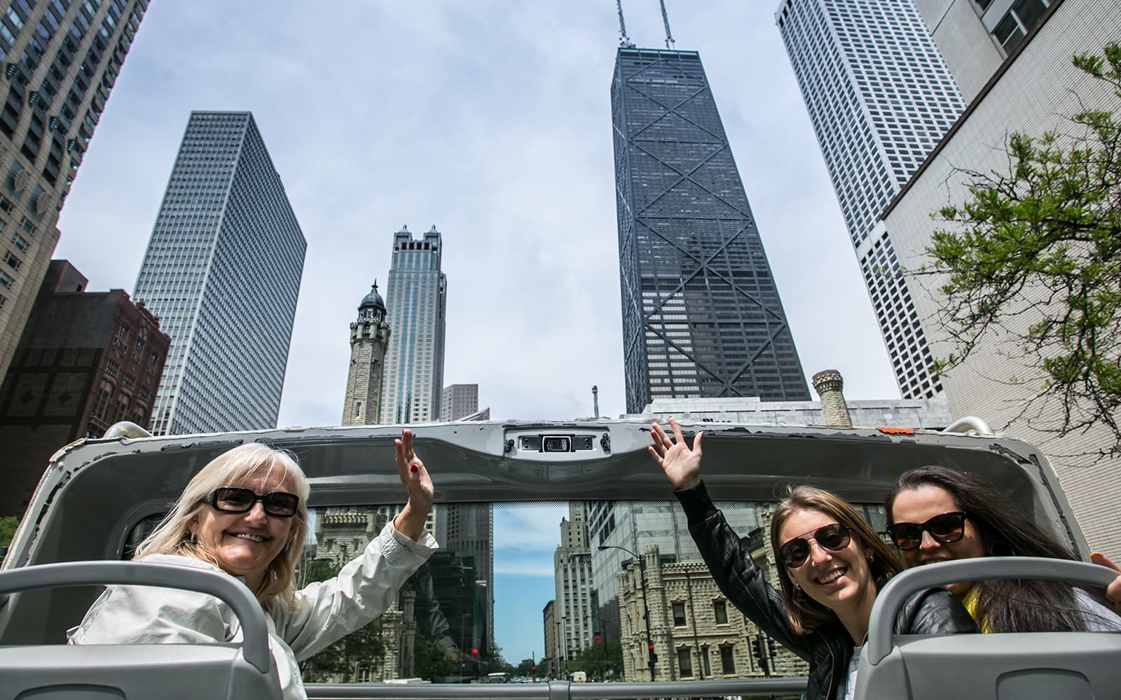 Combo (Save 10%): Chicago Hop-On-Hop-Off Bus Tour + 360 Chicago Observation Deck Skip-the-Line Tickets in Chicago - Features | TickYourList