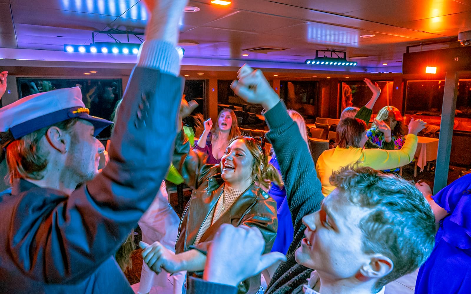 Lake Michigan Dinner Cruise tickets in Chicago - Features | TickYourList