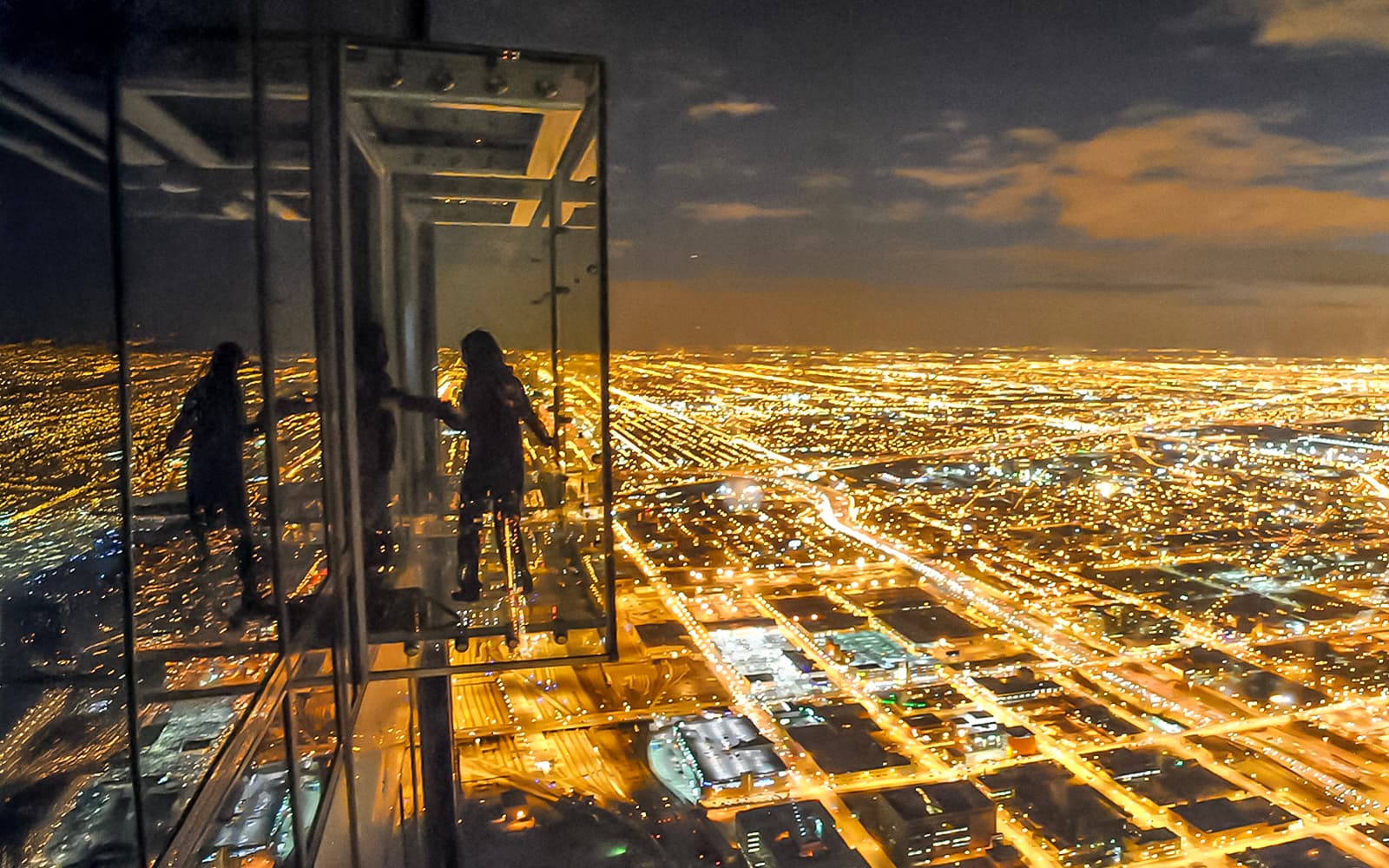 Chicago Night Tour with Skydeck & Architecture Cruise tickets in Chicago - Features | TickYourList