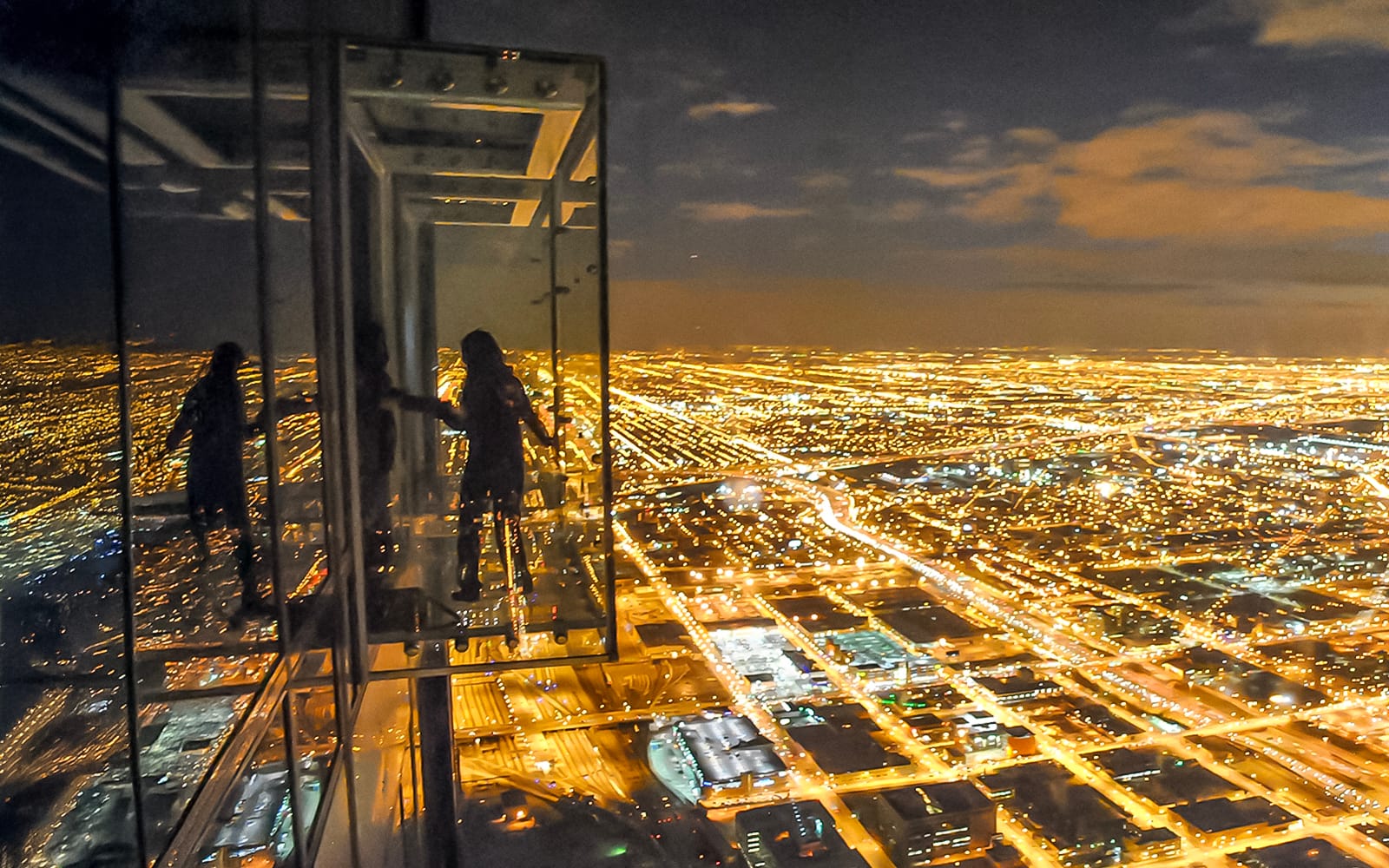 Chicago Night Tour with Skydeck & Architecture Cruise tickets in Chicago - Features | TickYourList