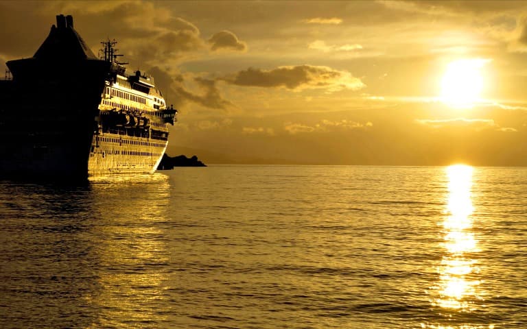 Maui Sunset Dinner & Cocktail Cruise experience tickets in Hawaii | TickYourList