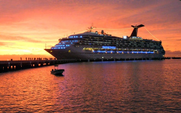 Waikiki Royal Sunset Dinner Cruise experience tickets in Hawaii | TickYourList