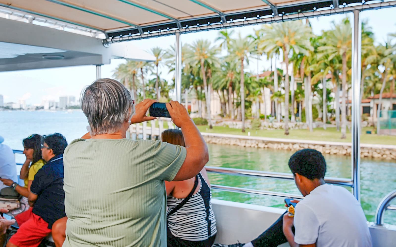 Biscayne Bay & Celebrity Homes Sightseeing Cruise tickets in Miami - Features | TickYourList