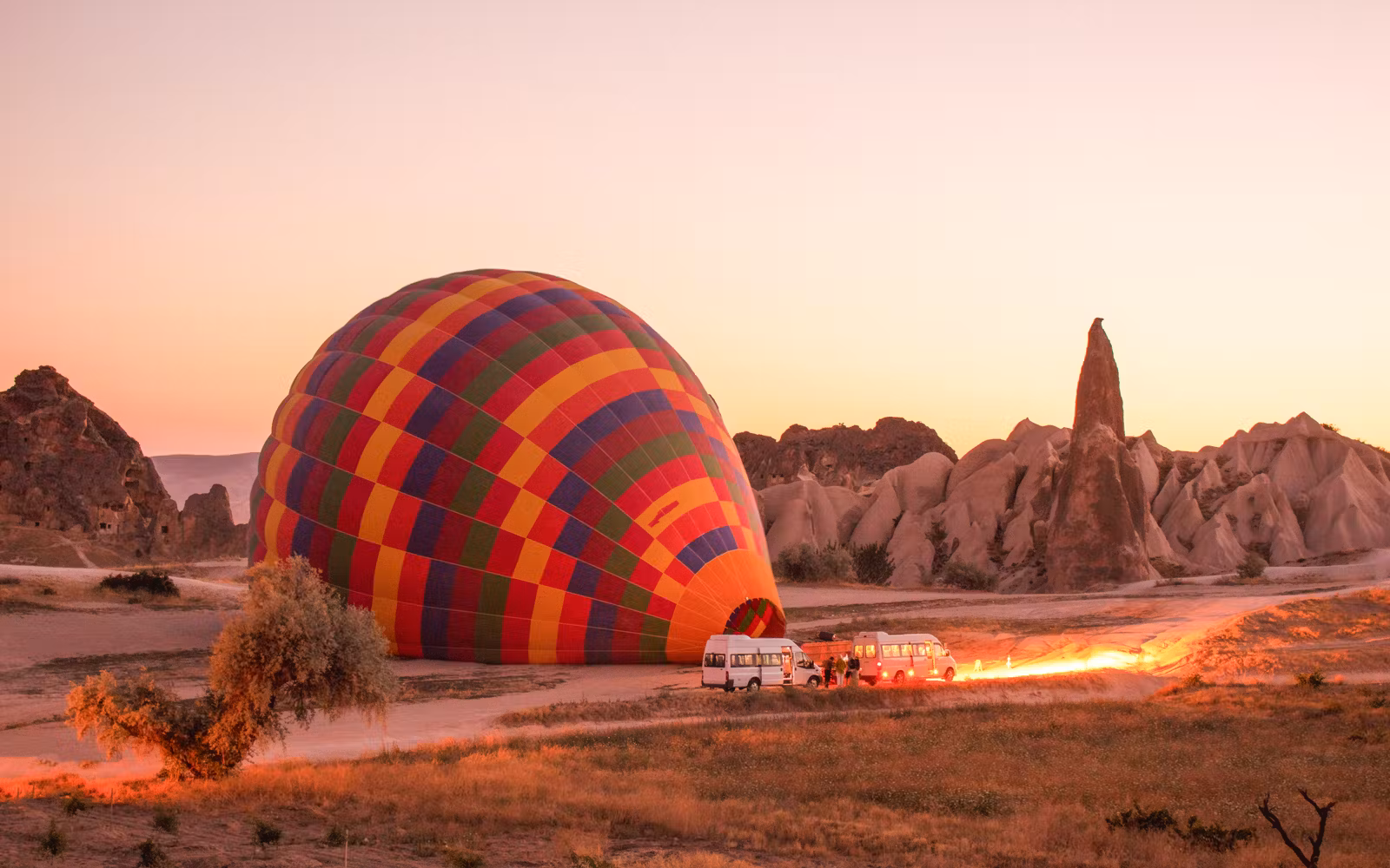 Cappadocia Goreme Sunrise Hot Air Balloon Tour with Breakfast & Transfer tickets in Cappadocia - Features | TickYourList