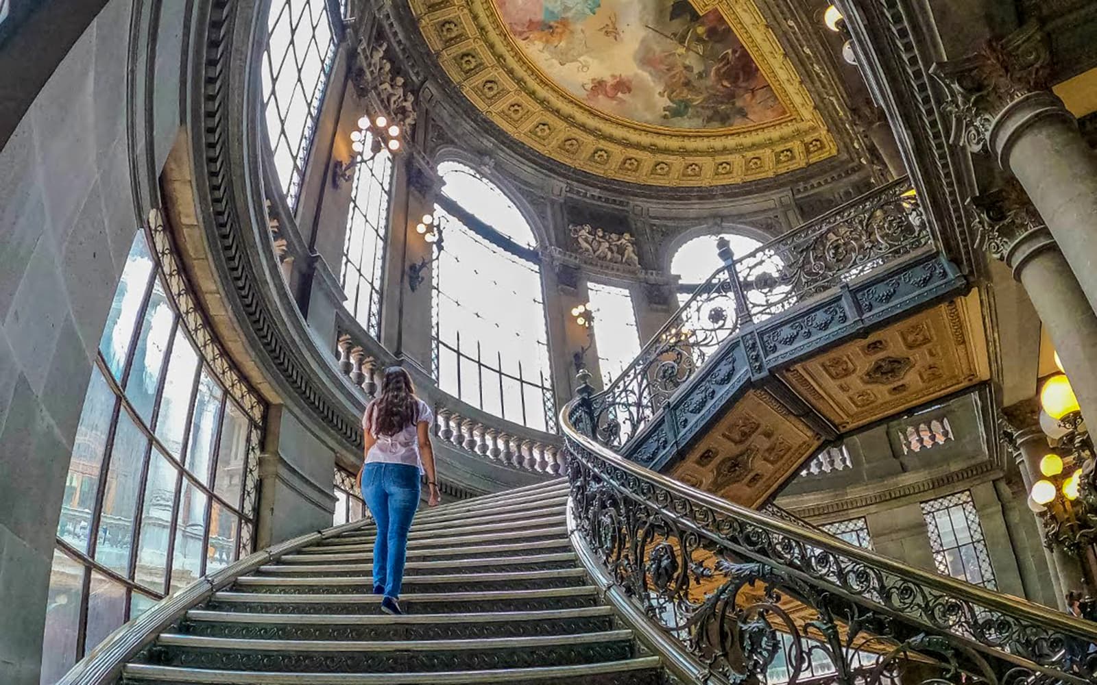Guided Tour of Palaces & Historical Buildings of Mexico City