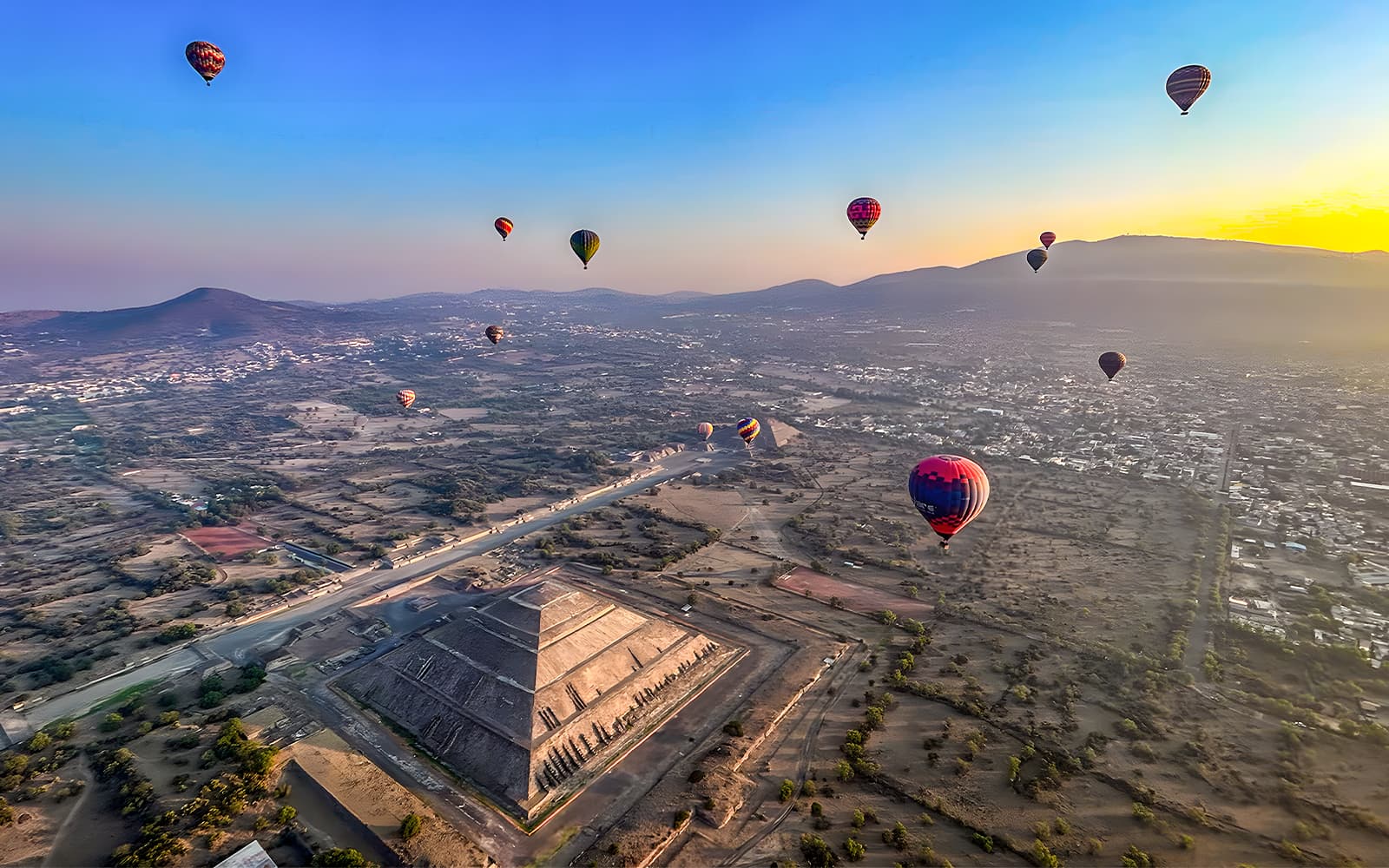 From Mexico City: Hot Air Balloon with Teotihuacán Tour