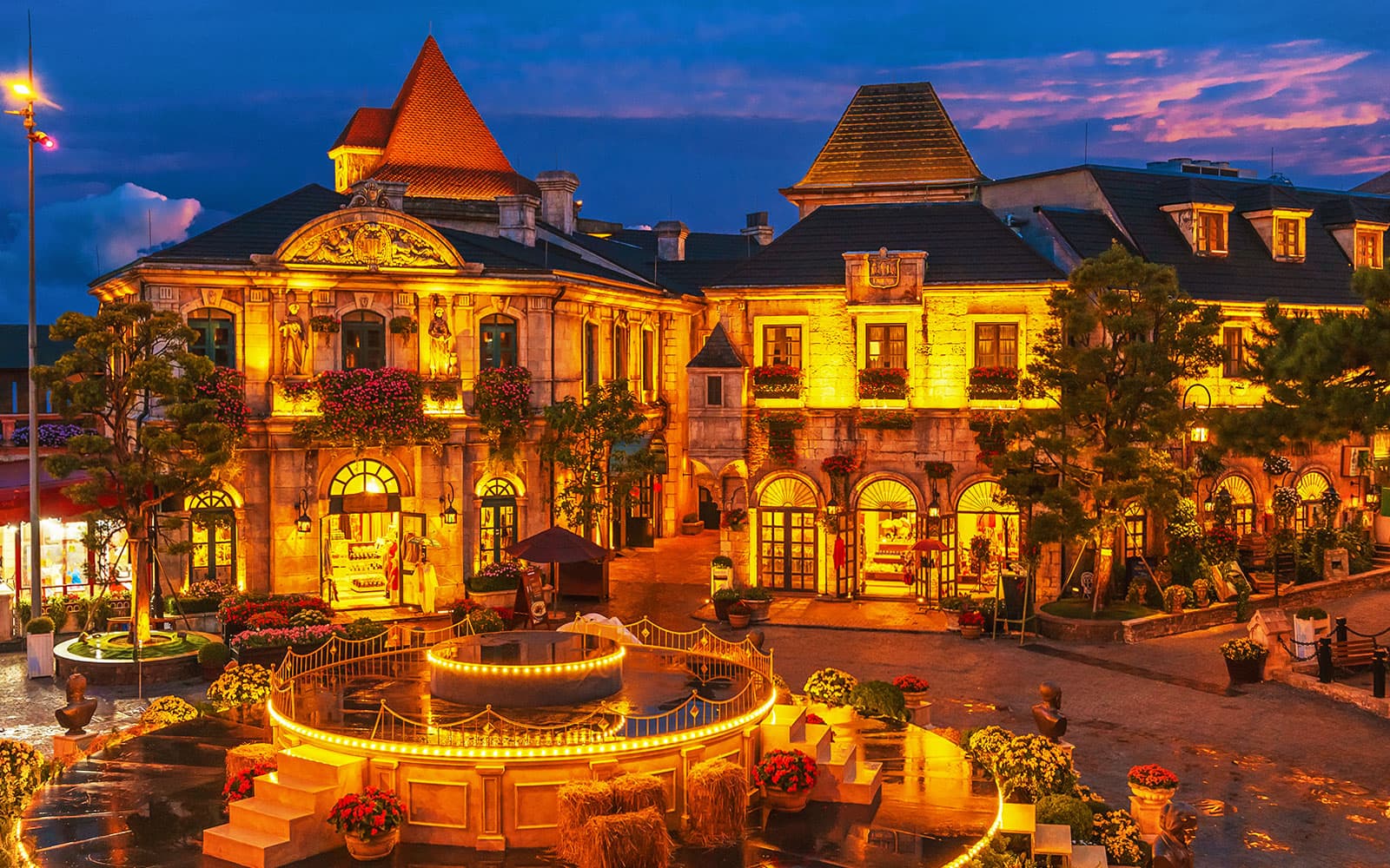 Night Ticket to Sun World Ba Na Hills + Transfers & Dinner in Da Nang - Features | TickYourList