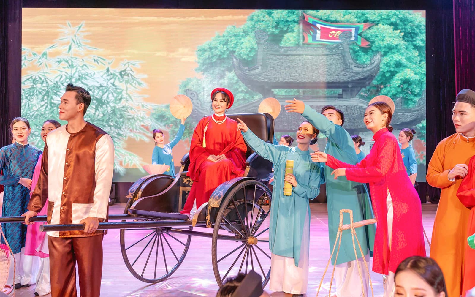 Combo: Da Nang Downtown + Ao Dai Show Tickets in Da Nang - Features | TickYourList