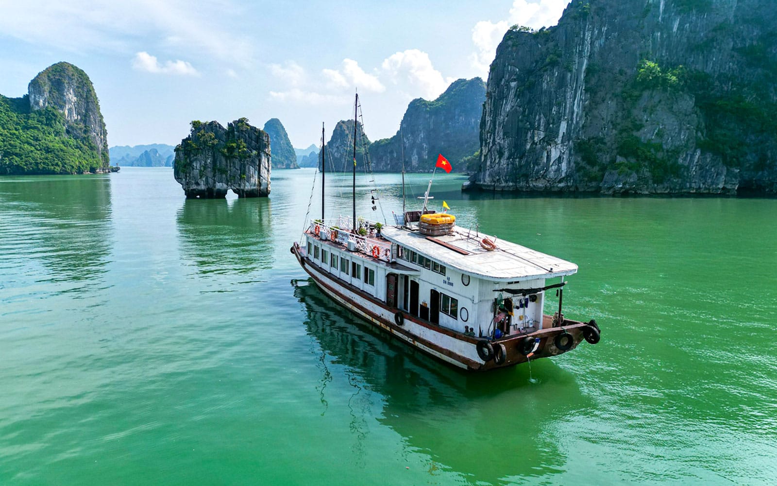 Iconic Day Tour to Ha Long Bay: 3-Star Cruise - Route 1 experience tickets in Ha Long | TickYourList