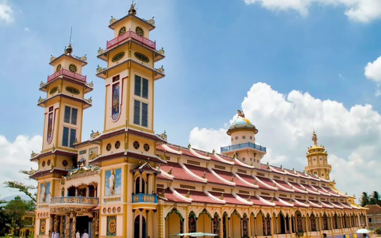 Cao Dai Temple and Cu Chi Tunnels Full-Day Tour