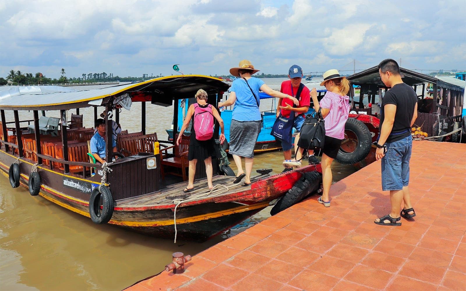 Mekong Delta Premium Tour with Speedboat & Lunch