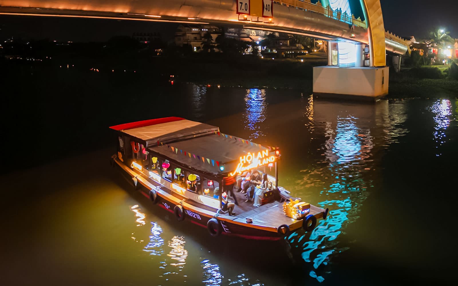 Hoi An Memories Show Tickets with Lantern Release on Boat