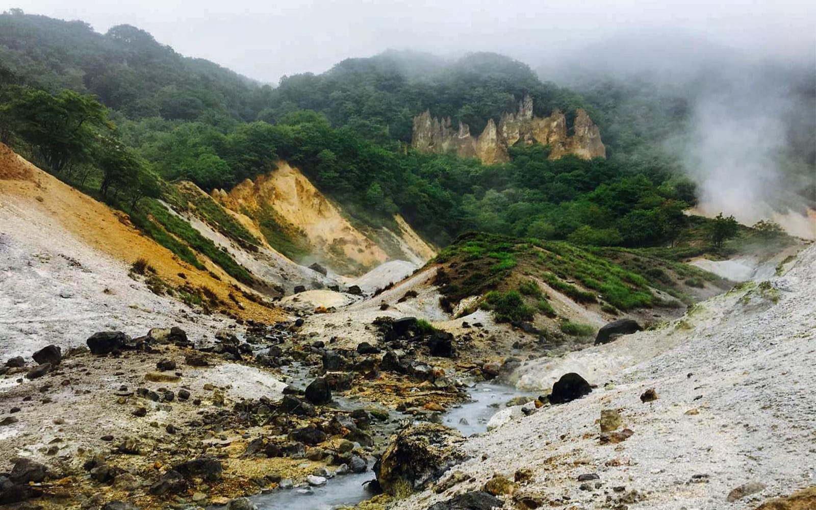 Hokkaido Guided Tour - Lake Toya, Shōwa-shinzan & Jigokudani tickets in Hokkaido - Attractions | TickYourList