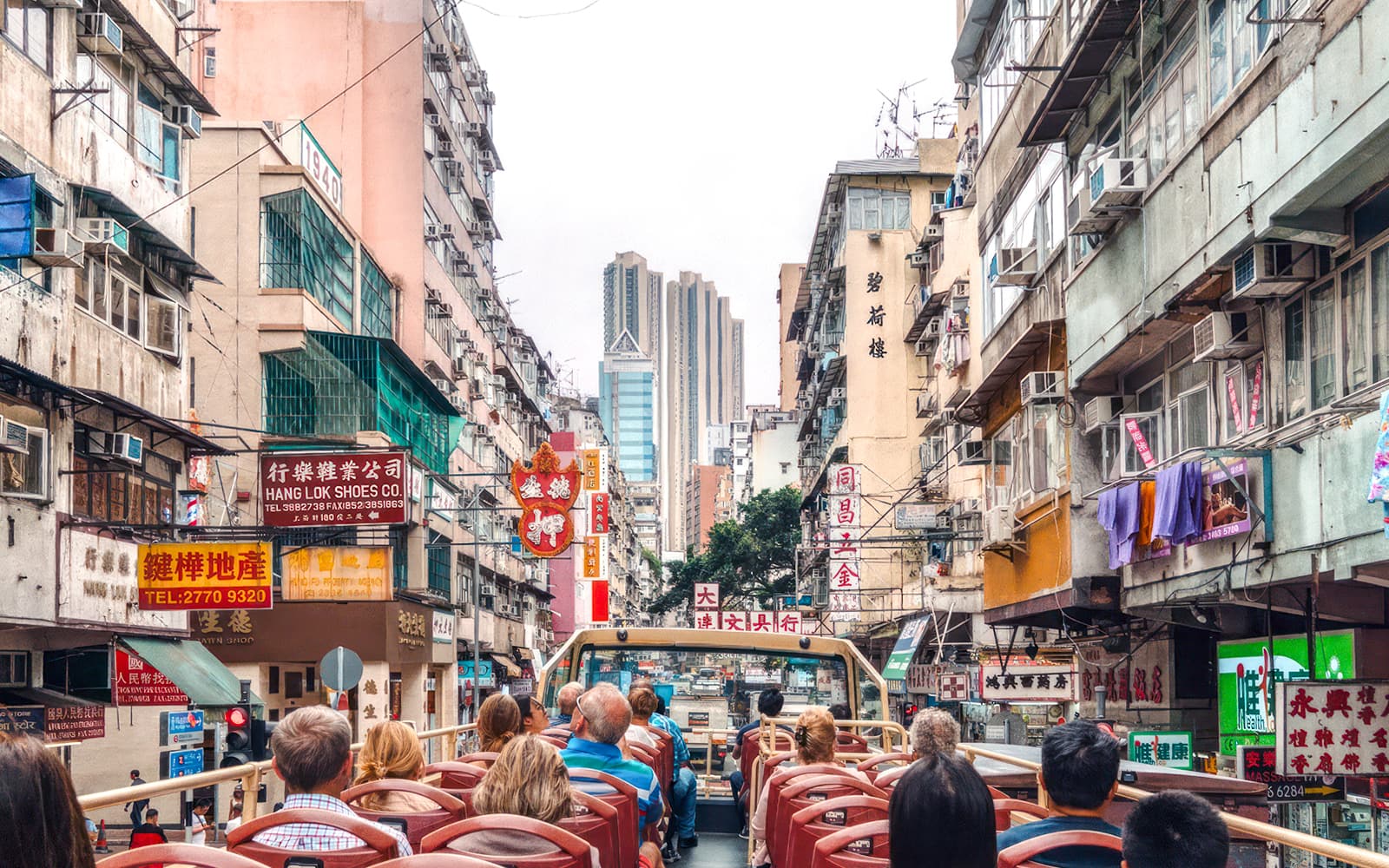 Big Bus: Hong Kong Hop-on Hop-off Bus Tour with Victoria Harbor Ferry Transfer tickets in Hong Kong - Features | TickYourList