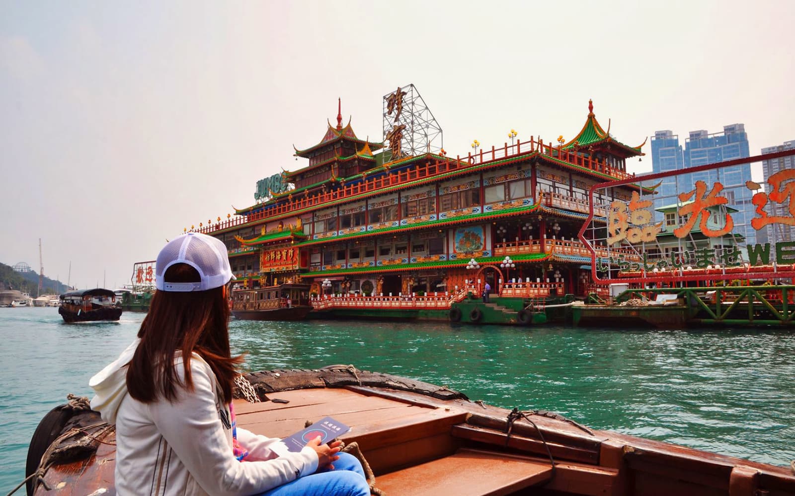 Aberdeen Boat Tour with Houseboat Visit