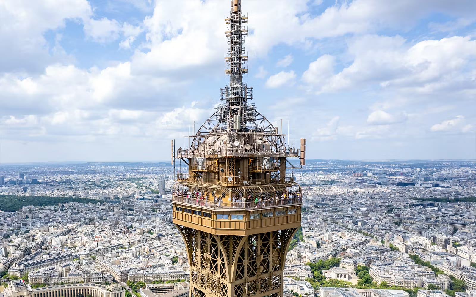 b981af8143ee0efb052628537b337f5a-23604-Paris-EiffelTowerGuidedTourbyElevator-SummitorSecondfloor-3.avif