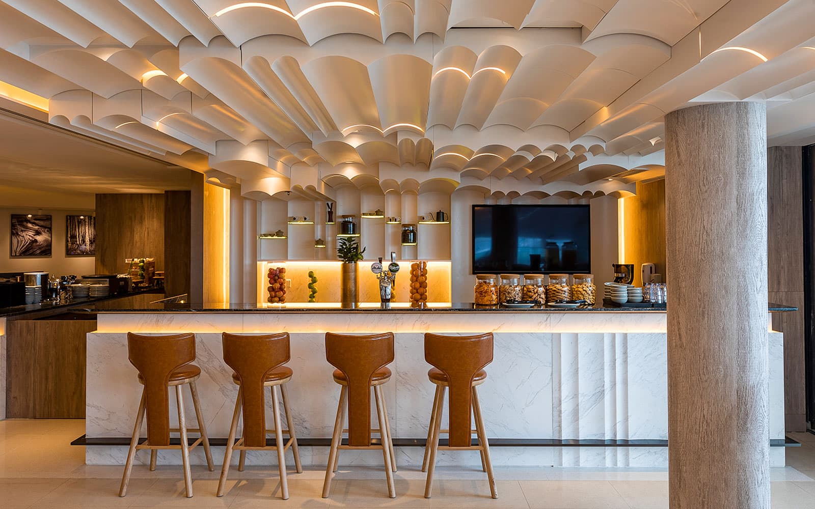 Plaza Premium Lounge Access at Hong Kong International Airport: Standard Lounge