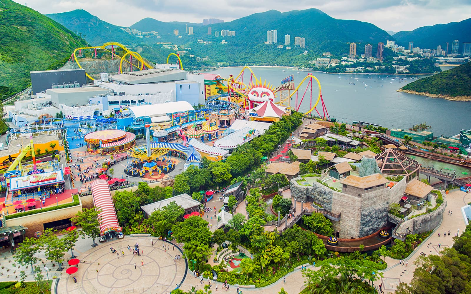Combo: Ocean Park + Halloween Haunted Trio Tickets in Hong Kong - Features | TickYourList
