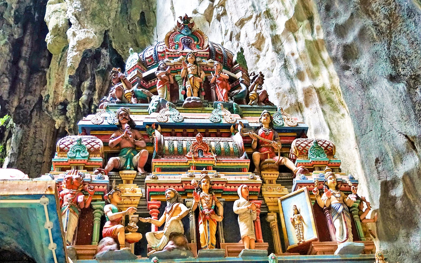 From Kuala Lumpur: Full-Day Tour of Batu Caves & Colmar Tropicale with Transfers tickets in Kuala Lumpur - Highlights | TickYourList