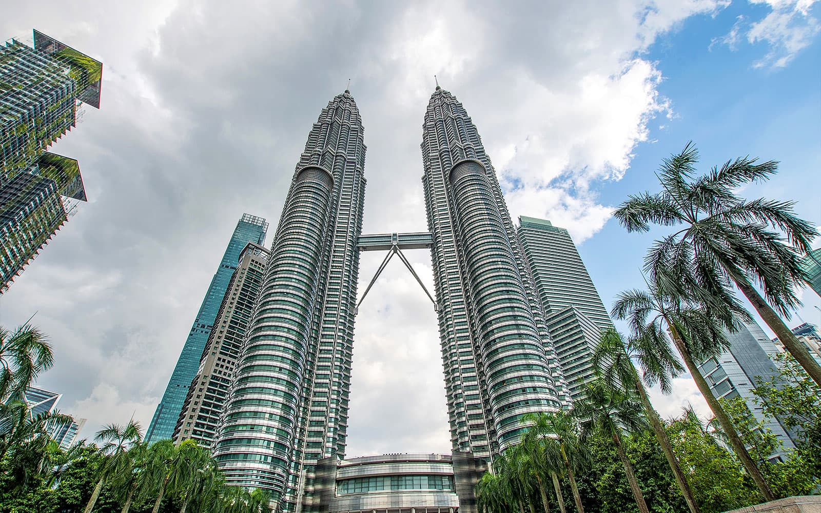 From Kuala Lumpur: Private Day Tour of Batu Caves, Kuala Lumpur City & Putrajaya with Transfers tickets in Kuala Lumpur - Features | TickYourList