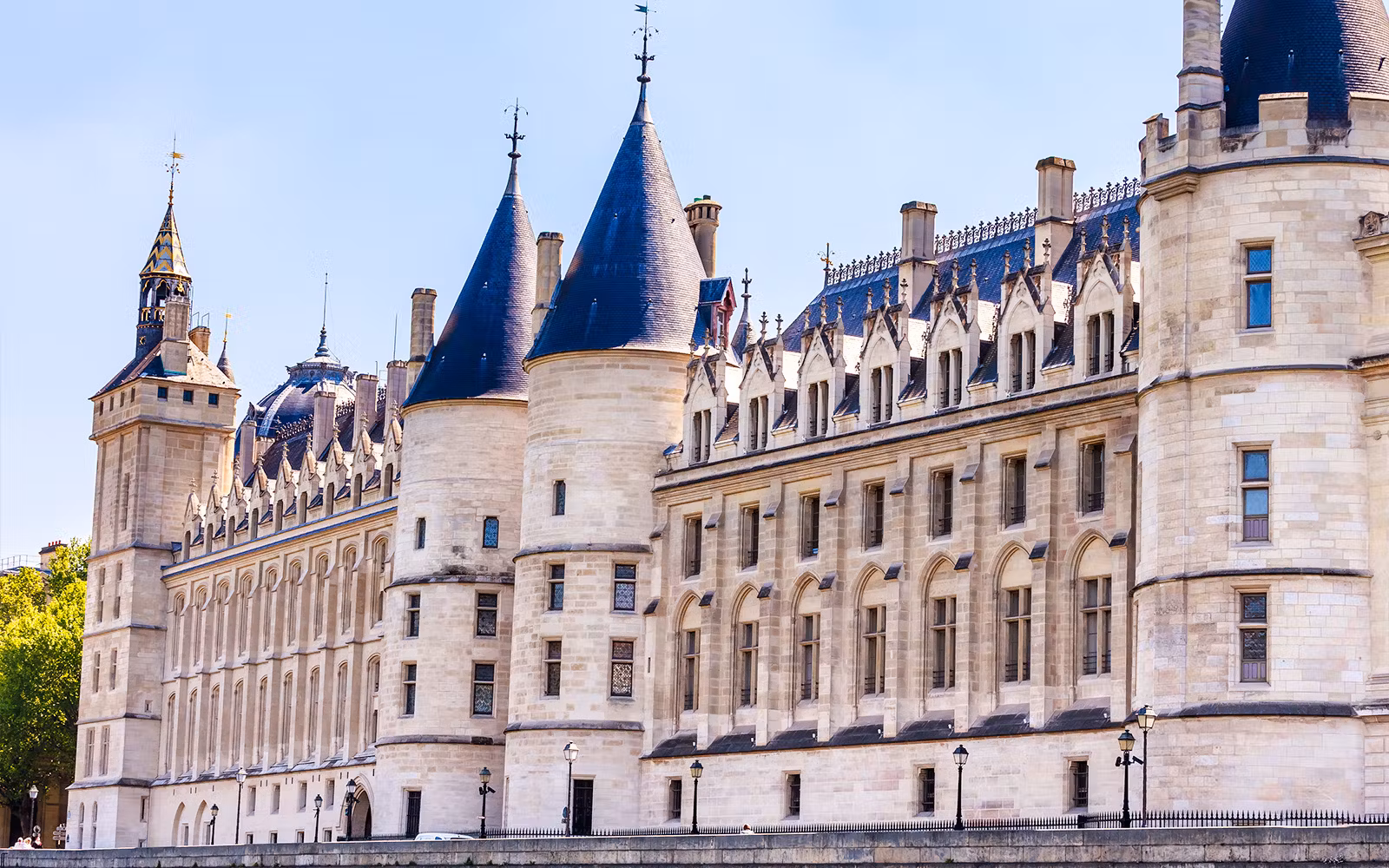 Entradas a la Conciergerie tickets in Paris - Full Experience | TickYourList