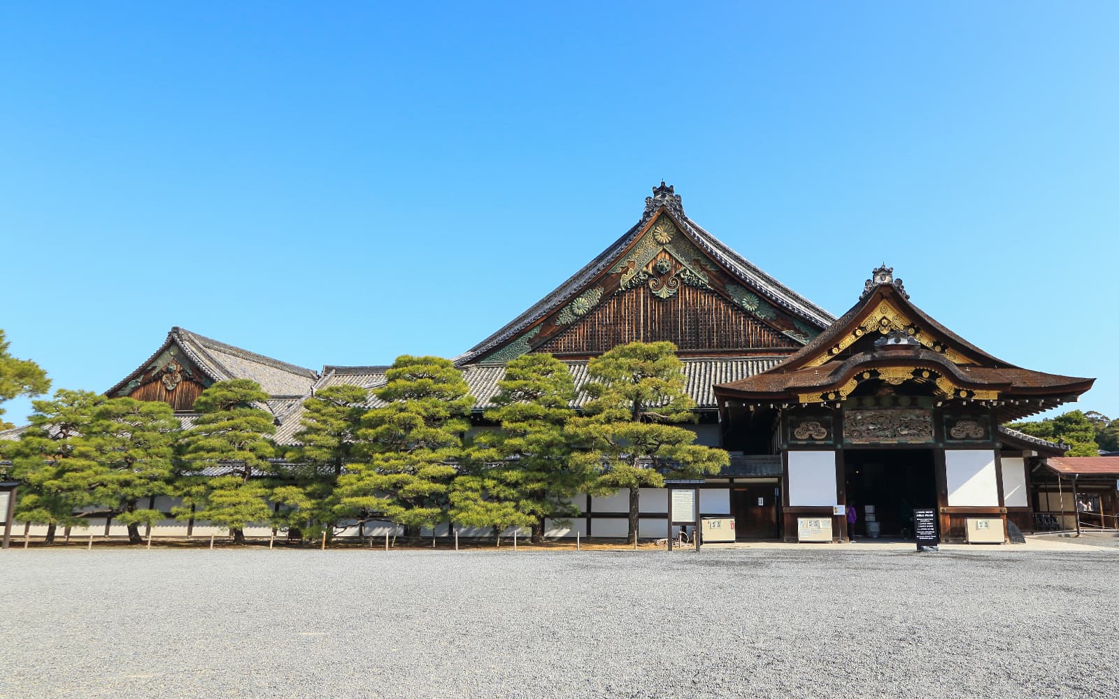 Tickets to Nijo Castle and Ninomaru Palace in Kyoto - Attractions | TickYourList